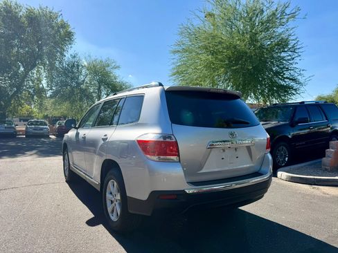 Used 2011 Toyota Highlander SE w/ Tow Pkg AWD/4WD image 6