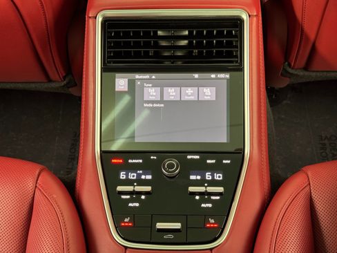 Used 2022 Porsche Panamera 4S w/ Premium Package image 39