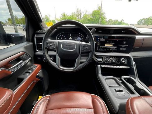 Used 2024 GMC Sierra 2500 Denali Ultimate AWD/4WD image 5