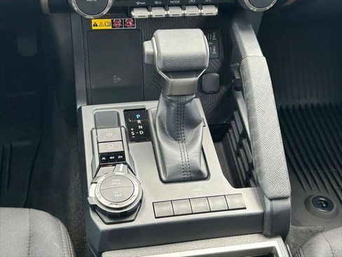 Certified 2025 Toyota Tacoma SR5 AWD/4WD image 21