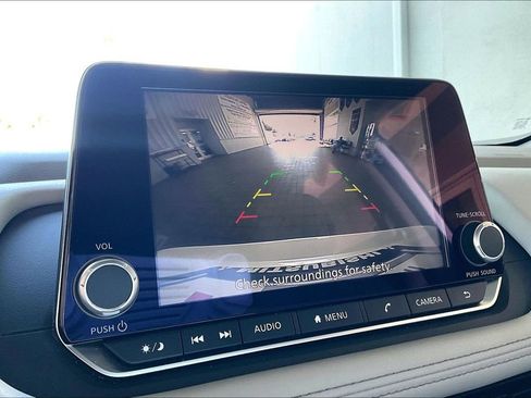 Used 2025 Nissan Rogue SV image 12