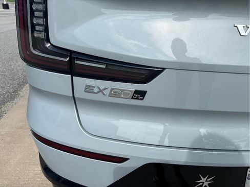 Used 2025 Volvo EX90 Ultra AWD/4WD image 10