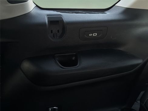 Used 2023 Jeep Grand Cherokee L Limited image 33