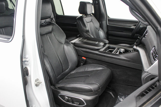 Used 2024 Jeep Wagoneer L Series II w/ Flexible Seating Group RWD image 22