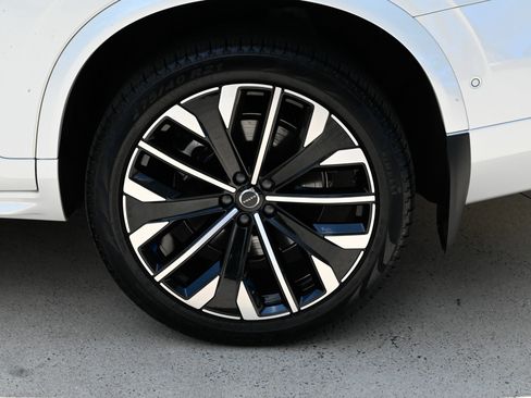 Used 2025 Volvo XC90 T8 Ultra w/ Protection Package Premier AWD/4WD image 10