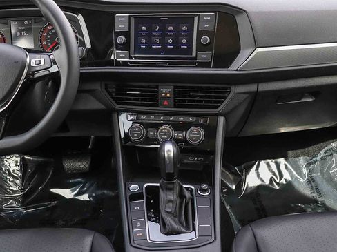 Used 2020 Volkswagen Jetta SE w/ SE Cold Weather Package image 13