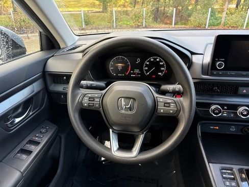 Used 2025 Honda CR-V LX image 18