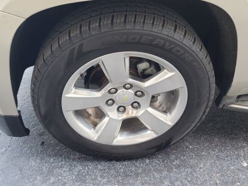 Used 2015 Chevrolet Suburban LTZ RWD image 4