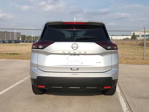 Used 2025 Nissan Rogue SV image 6