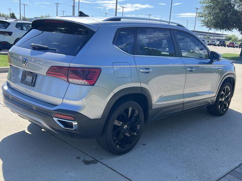 Certified 2023 Volkswagen Taos SE w/ Panoramic Sunroof Package FWD image 10