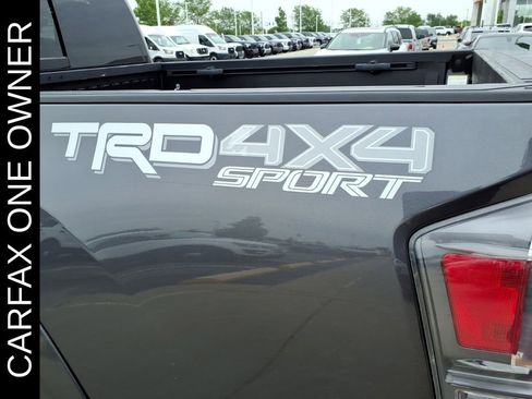 Used 2022 Toyota Tacoma TRD Sport w/ Technology Package AWD/4WD image 10