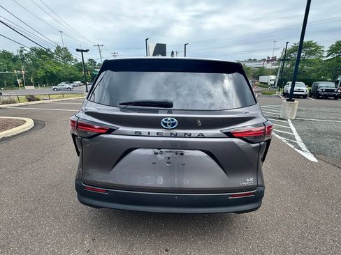 Used 2022 Toyota Sienna LE FWD image 5