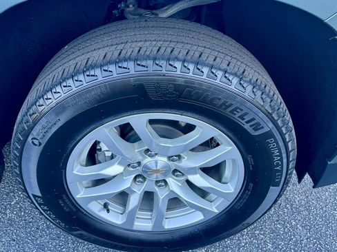 Used 2024 Chevrolet Suburban LT image 5