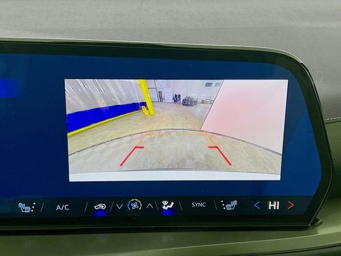 New 2026 Chevrolet Traverse LT image 14