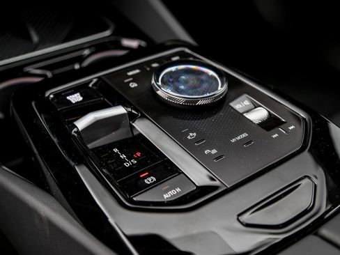 New 2026 BMW 530i xDrive w/ Premium Package AWD/4WD image 15
