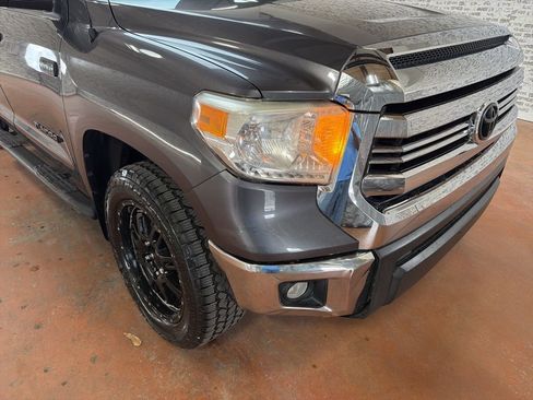 Used 2017 Toyota Tundra SR5 image 9