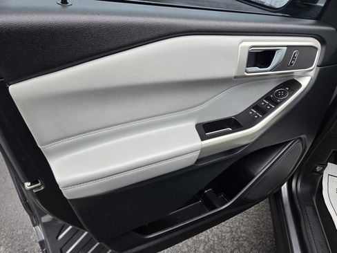 Used 2021 Ford Explorer XLT w/ Equipment Group 202A image 37