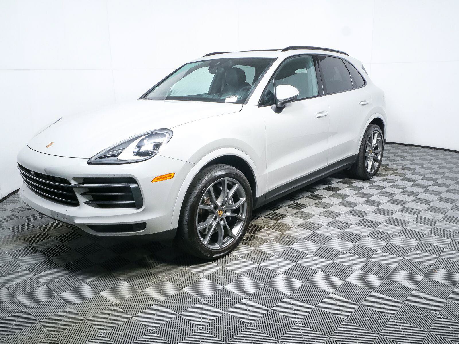 Used 2023 Porsche Cayenne Platinum Edition AWD/4WD image 1