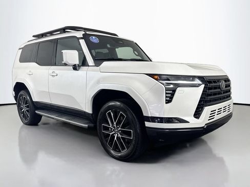Used 2024 Lexus GX 550 w/ Cold Area Package AWD/4WD image 3