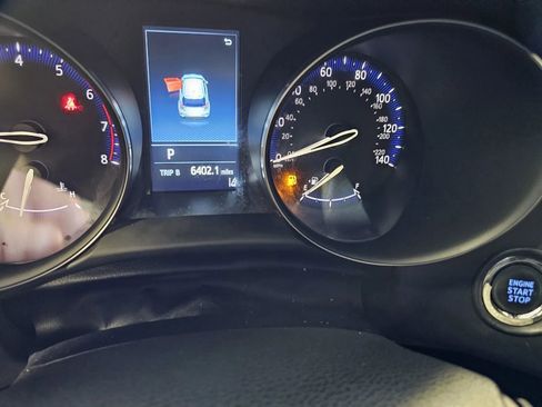 Used 2022 Toyota C-HR XLE FWD image 17