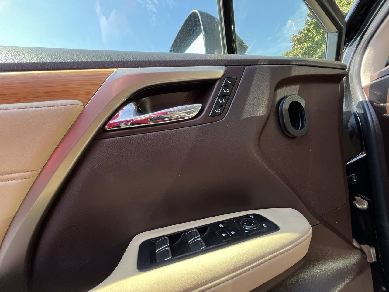 Used 2019 Lexus RX 350L AWD image 2