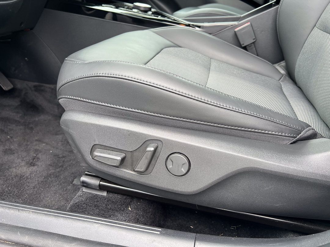 Used 2024 Kia Niro EX w/ EX Cold Weather Package FWD image 18