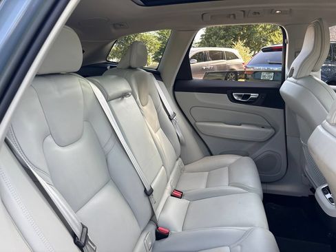 Used 2023 Volvo XC60 B5 Ultimate w/ Climate Package AWD/4WD image 11