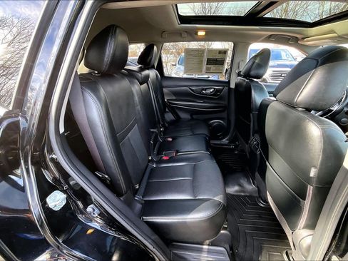 Used 2018 Nissan Rogue SL w/ Premium Package image 18