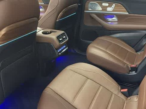 Used 2024 Mercedes-Benz GLS 580 4MATIC image 32