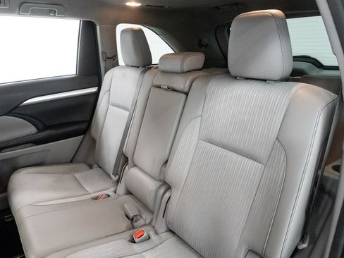 Used 2015 Toyota Highlander Plus AWD/4WD image 24
