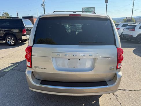 Used 2016 Dodge Grand Caravan SXT image 8