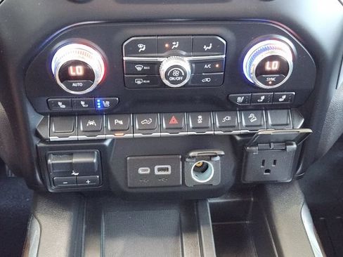 Used 2022 GMC Sierra 1500 SLT AWD/4WD image 19
