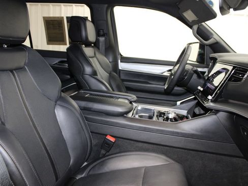 Used 2025 Jeep Wagoneer Series II w/ 8-Passenger Seating Package AWD/4WD image 34