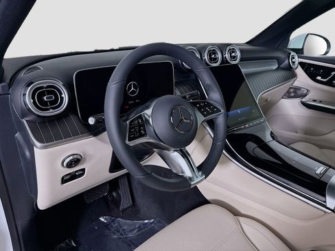 Used 2026 Mercedes-Benz GLC 300 4MATIC image 9
