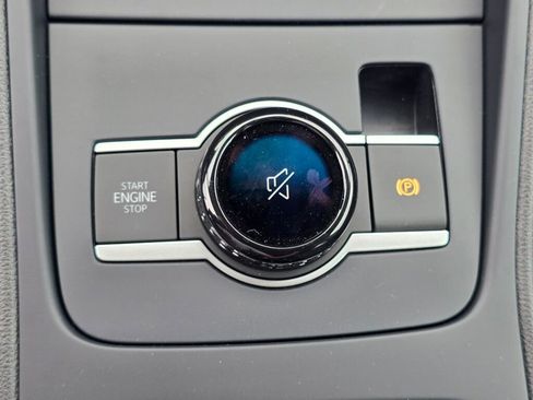 New 2025 Volkswagen Tiguan SE image 25