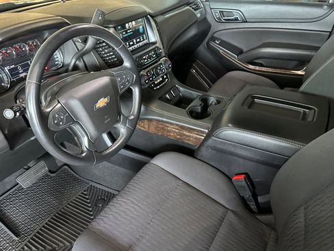 Used 2019 Chevrolet Suburban LS RWD image 7