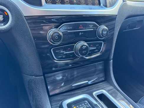 Used 2017 Chrysler 300 Limited AWD/4WD image 25
