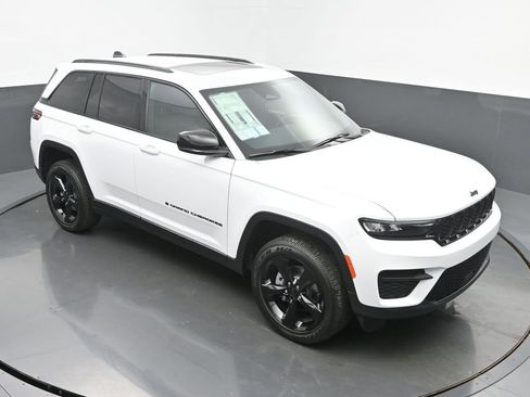 New 2025 Jeep Grand Cherokee Altitude image 44