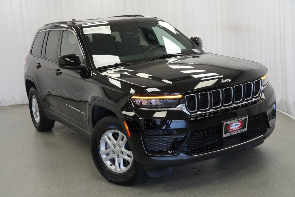 Certified 2024 Jeep Grand Cherokee Laredo AWD/4WD image 16