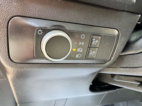 Used 2020 Ford Escape SE image 11
