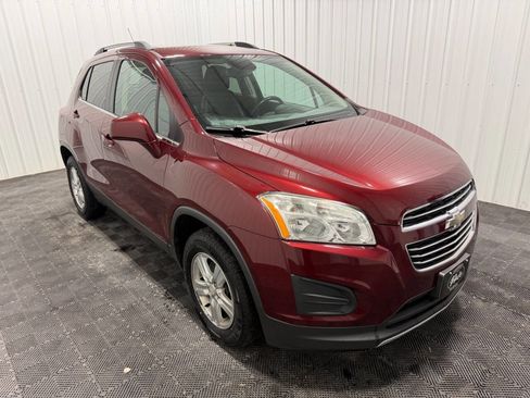 Used 2016 Chevrolet Trax LT w/ LT Sun and Sound Package image 3