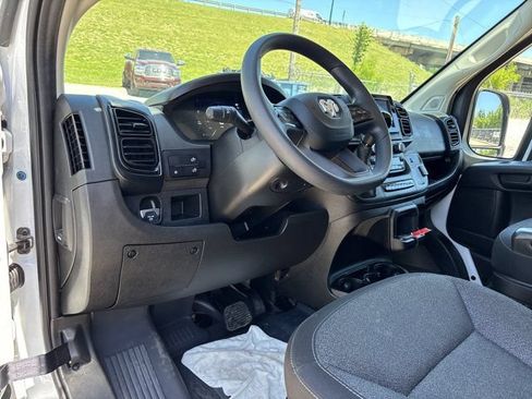 Used 2025 RAM ProMaster 2500 w/ U-Haul Equipment Group FWD image 16