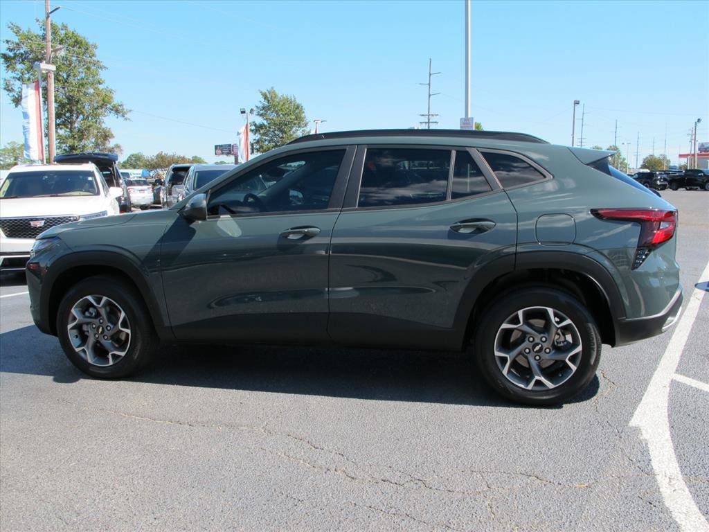 Used 2025 Chevrolet Trax LT w/ Driver Confidence Package FWD image 6
