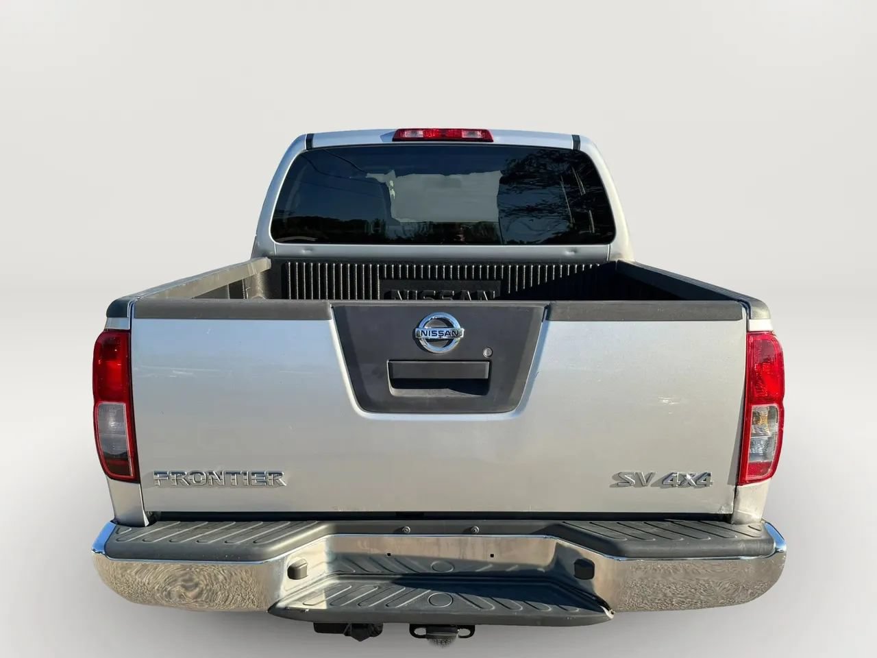 Used 2011 Nissan Frontier SV AWD/4WD image 4