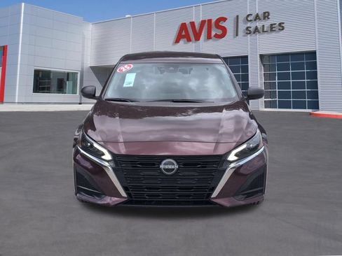 Used 2025 Nissan Altima 2.5 SV FWD image 2