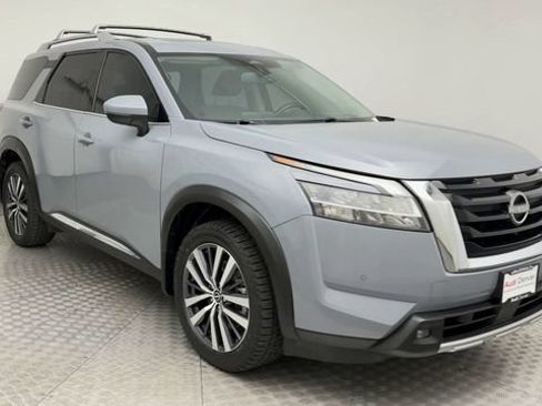 Used 2022 Nissan Pathfinder Platinum w/ Cargo Package AWD/4WD image 8