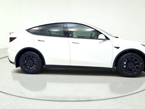 Used 2022 Tesla Model Y Long Range AWD/4WD image 10