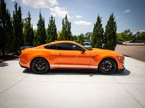 Used 2021 Ford Mustang Shelby GT500 w/ Technology Package RWD image 11