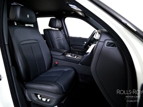 Used 2026 Rolls-Royce Cullinan AWD/4WD image 36