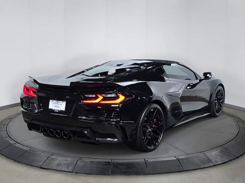 Used 2025 Chevrolet Corvette Z06 w/ Stealth Interior Trim Package RWD image 7
